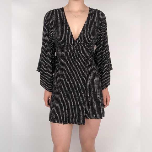 NWT Billabong Relax On High‎ Plunging Mini Dress Women’s - Picture 1 of 10